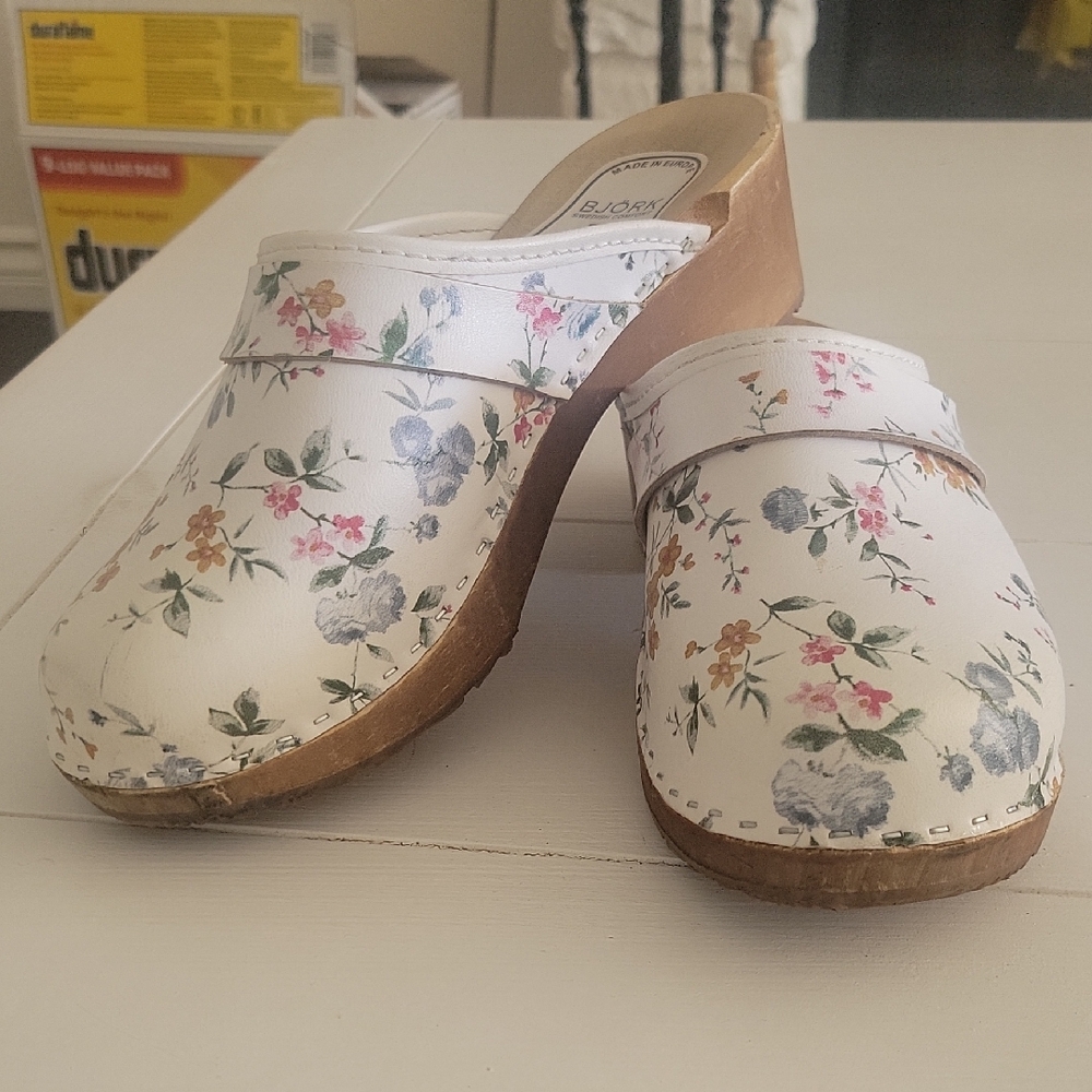 Linnea Wood Open Black Flower Print Leather Clogs
